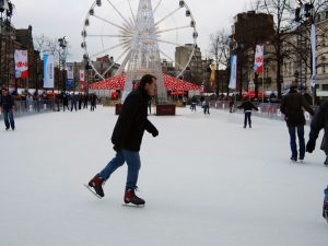 pista-da-ghiaccio-villaggio-di-natale-moruzzi-group